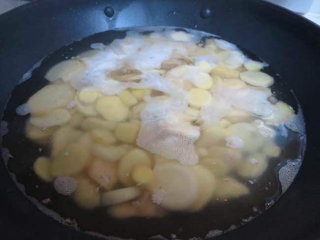 茹でる - 新生姜のはちみつ漬けの作り方