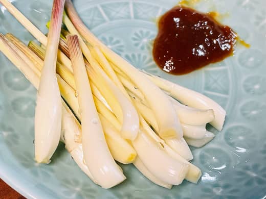エシャレットを生のまま柚子味噌をつけて食す