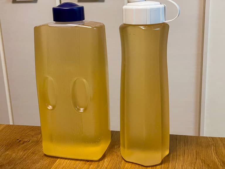 完成した梅シロップを冷蔵保存