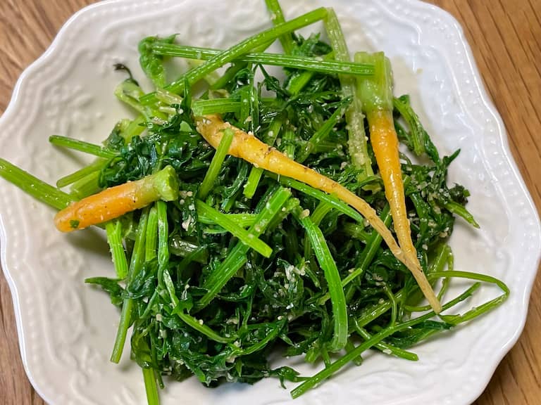 ニンジン間引き菜の胡麻和え