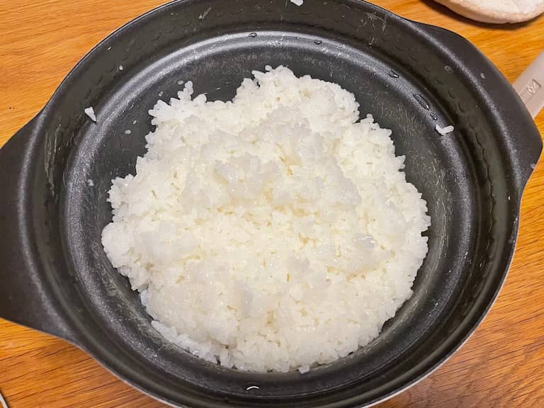 HARIO「フタがガラスのIH対応ご飯釜雪平」で炊き上がったご飯