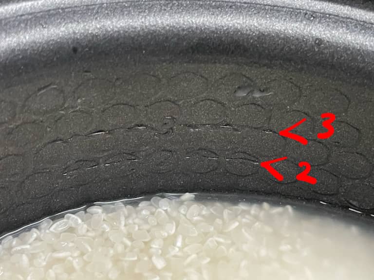HARIO「フタがガラスのIH対応ご飯釜雪平」の目盛りが見にくい